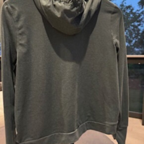 Halo Essential Hoodie - Picture 10 of 10